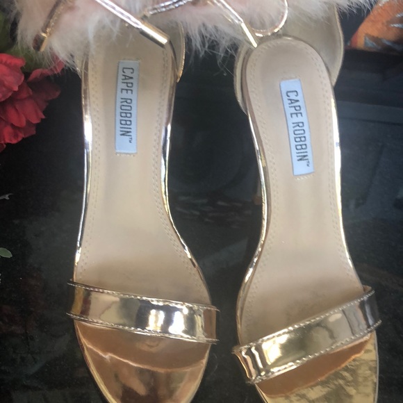 Cape Robbin - Picture 2 of 5